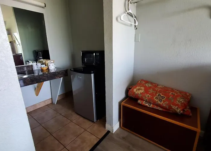 Starway Motel 2*