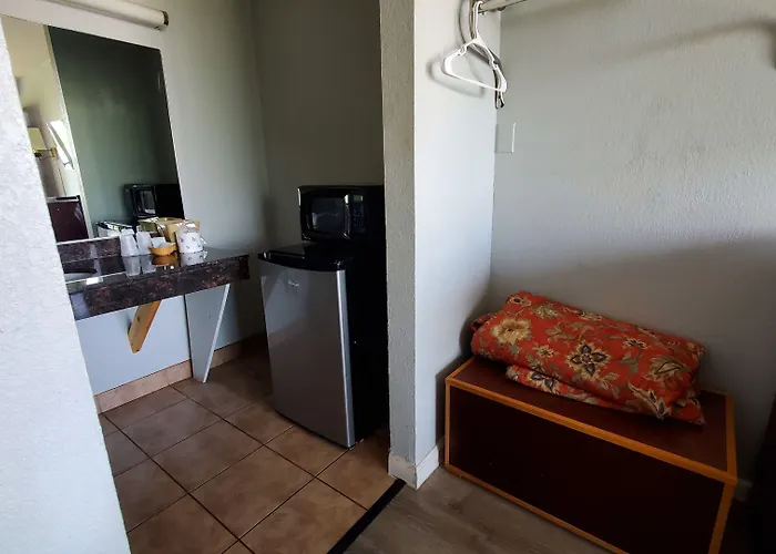 Starway Motel